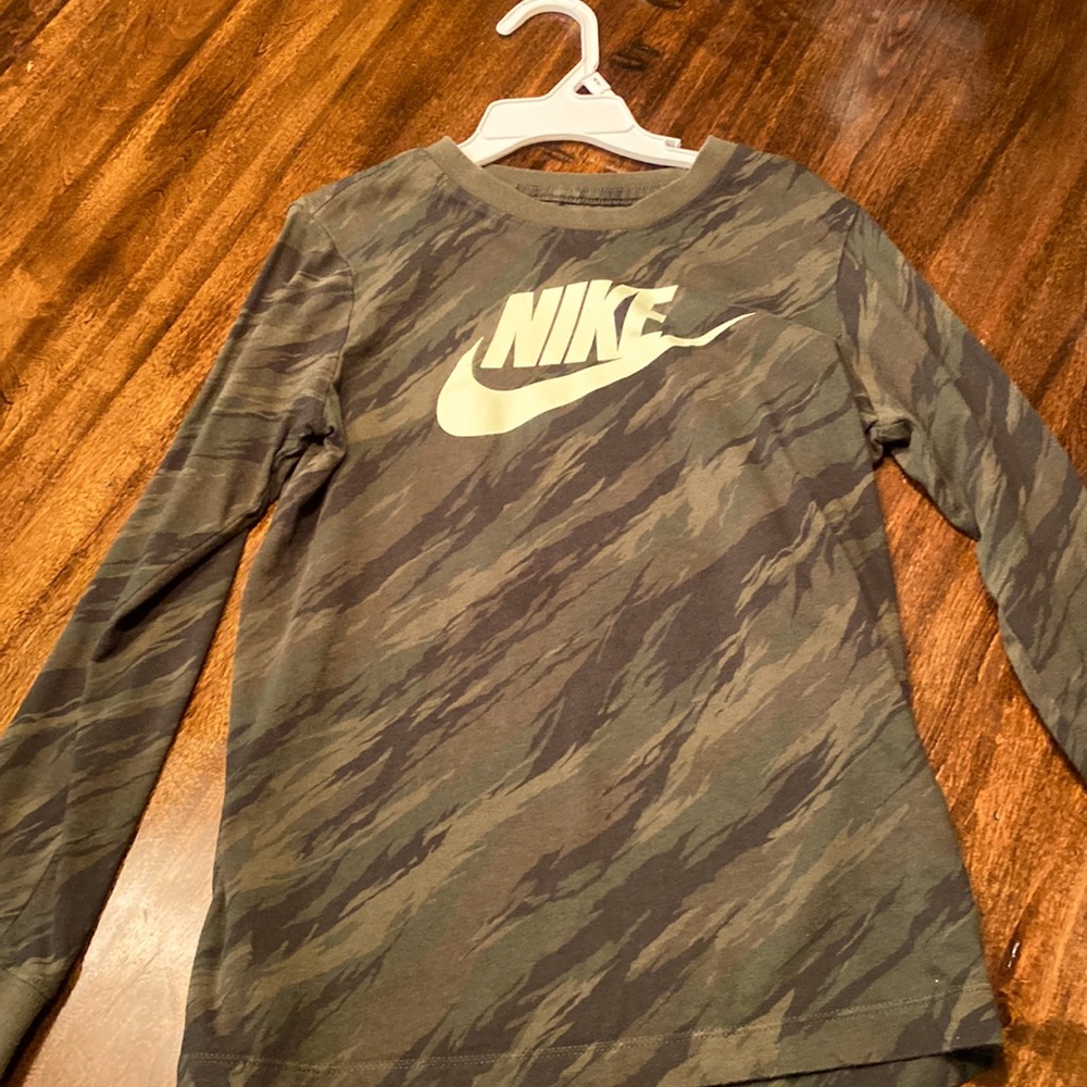 Camo nike shirt size medium